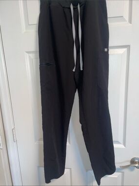 FIGS women’s Yola style scrub pants. Size Large tall.